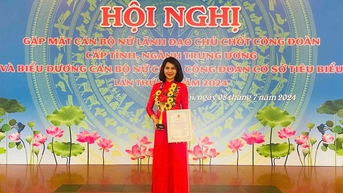 មន្ត្រី​សហជីព​ស្ត្រី​ដែល​មាន​បេសកកម្ម​ចែករំលែក «​ផ្សារ​សូន្យ​ដុង​»