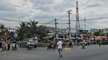 Tai nạn giao thông nghiêm trọng ngay giao lộ ở Bình Chánh