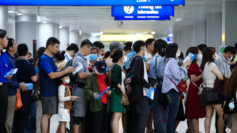 Hàng nghìn người dân TPHCM chờ đi Metro số 1 trong ngày khánh thành
