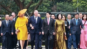 Chủ tịch nước và Nhà vua Bỉ tham quan Hoàng thành Thăng Long