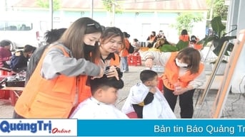 Tổ chức chương trình “Cắt tóc – Làm đẹp” cho trẻ em khuyết tật ở huyện Đakrông và Cam Lộ