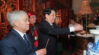 Chủ tịch nước Lương Cường dâng hương giỗ tổ Hùng Vương