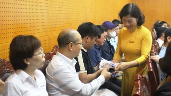 Chủ động hỗ trợ, hướng dẫn khách hàng sử dụng điện hiệu quả, tiết kiệm