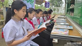 Thư viện tỉnh phục vụ xe thư viện lưu động tại huyện Lộc Bình - Báo và Đài Phát thanh Truyền hình Lạng Sơn