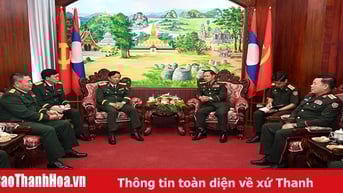 Bộ Tư lệnh Quân khu 4 chúc mừng lãnh đạo Bộ Quốc phòng Lào nhân dịp Tết cổ truyền Bunpimay