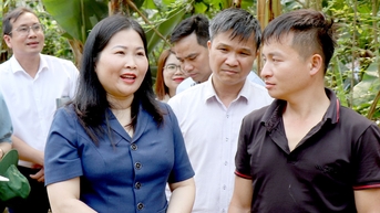 Yen Bai បាន​កំណត់​ថា "មិន​អនុញ្ញាត​ឱ្យ​អ្នក​ណា​ម្នាក់​រស់​នៅ​ក្នុង​ផ្ទះ​បណ្ដោះ​អាសន្ន ឬ​ខូច​ខាត"។