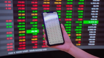 Lãi đầu tư chứng khoán "cứu" 2 ông lớn bất động sản