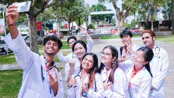 Sinh viên Ấn Độ theo học ngành y ở Buôn Ma Thuột