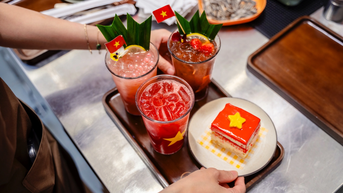 Giới trẻ Hà Nội thích thú check-in những quán cà phê rực sắc cờ đỏ sao vàng