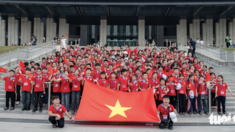 Hơn 20.000 khách tham quan Bảo tàng Lịch sử quân sự Việt Nam ngày đầu bán vé
