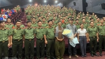 Gen Z đi xem phim chiến tranh 'Địa đạo'