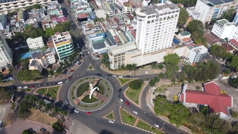 រថយន្តក្រុង Shuttle Bus នឹងត្រូវបានរៀបចំសម្រាប់មន្ត្រីមកពី Phu Yen ទៅធ្វើការនៅ Dak Lak ប្រសិនបើខេត្តនេះត្រូវបានបញ្ចូលគ្នា។