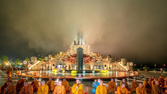 Vesak 2025: Đón nhận phước lành từ Đức Phật giữa đỉnh thiêng huyền thoại