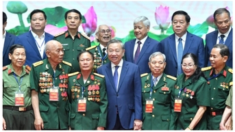 Tổng Bí thư gặp mặt cán bộ lão thành cách mạng, người có công, gia đình chính sách tiêu biểu