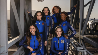 Khoảnh khắc nữ phi hành gia gốc Việt nói "Xin chào Việt Nam" ngoài Trái đất