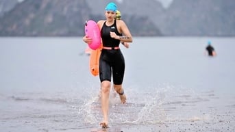 Nhà vô địch xinh đẹp gây sốt tại Aqua Warriors Halong Bay 2025
