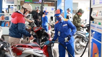 Giá xăng trong nước tiếp tục giảm sâu