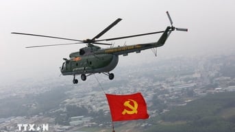 Không quân Việt Nam luyện tập sẵn sàng cho Lễ kỷ niệm 50 năm thống nhất đất nước