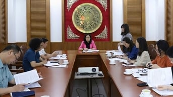 Thứ trưởng Bộ VHTTDL Trịnh Thị Thủy làm việc với Cục Văn hóa cơ sở, Gia đình và Thư viện