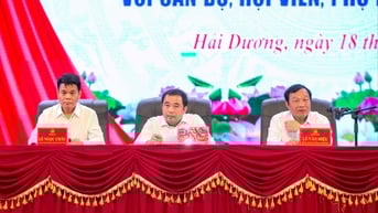 Các đồng chí Thường trực Tỉnh ủy Hải Dương đối thoại với cán bộ, hội viên phụ nữ