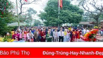 Hoa hậu Thương hiệu Việt Nam 2024 Phạm Thị Thanh Hải dâng hương tại Đất Tổ