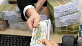 Tiếp tục giảm do thuế quan