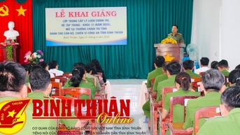 50 cán bộ, chiến sĩ công an tham dự khóa trung cấp chính trị