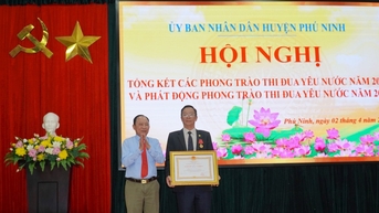Trưởng ban Tổ chức Huyện ủy Phú Ninh được tặng Huân chương Lao động hạng Ba