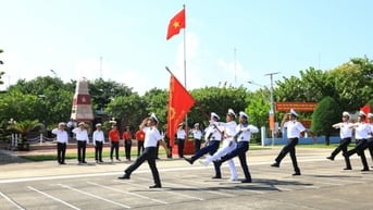 Thắm tình quân – dân trong chuyến công tác đến Trường Sa và nhà giàn DK1