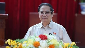 Thủ tướng tiếp xúc cử tri doanh nhân, đại diện doanh nghiệp tiêu biểu TP Cần Thơ