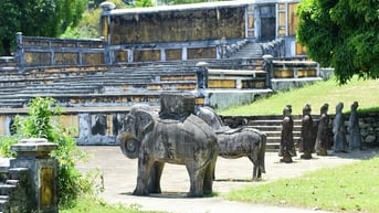 Lăng mộ ông vua đầu tiên nhà Nguyễn lại đặt ở xa kinh thành Huế nhất, vì sao?