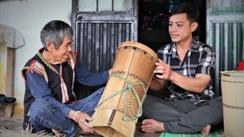 A Biu - Người đã dành hơn nửa thế kỷ để bảo tồn văn hóa dân tộc