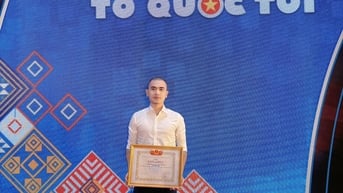 Chuyện chàng trai rong ruổi trên các con đường quê nghèo, xây hàng trăm ngôi nhà cho người dân