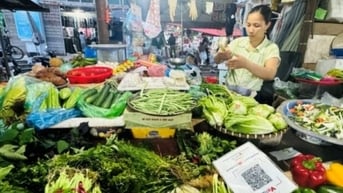 Giá thực phẩm tăng cao, người dân bấm bụng chi tiêu