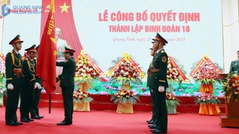 Lễ Công bố quyết định thành lập Binh đoàn 19 và trao Quân kỳ Quyết thắng
