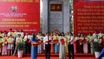 Móng Cái: Công bố quyết định kết nạp 90 đảng viên mới nhân kỷ niệm 50 năm Giải phóng miền Nam, thống nhất đất nước