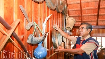 Người giữ tiếng chiêng cho buôn làng