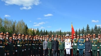 Đại sứ Việt Nam tại Nga thăm đoàn Quân đội nhân dân Việt Nam tham gia Lễ...
