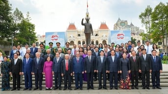 Tổng Bí thư cùng lãnh đạo Đảng, Nhà nước dâng hương Chủ tịch Hồ Chí Minh tại TP.HCM
