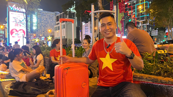 [CẬP NHẬT] Trung tâm TP.HCM trước lễ diễu binh 30.4: 'Còn 9 tiếng thôi, sẽ ngủ ngồi bên lề đường'