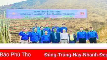 Trao tặng công trình “Rừng cây thanh niên