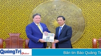Đại sứ Hoa Kỳ tại Việt Nam cam kết hỗ trợ Quảng Trị trong việc rà phá bom mìn