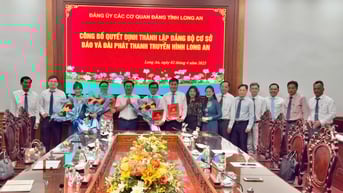 Công bố quyết định thành lập Đảng bộ cơ sở Báo và Đài Phát thanh Truyền hình Long An