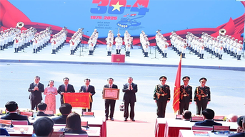 Tổng Bí thư Tô Lâm trao Danh hiệu Anh hùng Lao động đến Đảng bộ, chính quyền và nhân dân TP.HCM
