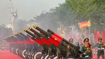 21 loạt đại bác rền vang mừng 50 năm Giải phóng miền Nam, thống nhất đất...