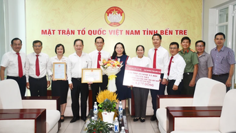 Agribank Chi nhánh Bến Tre trao 4,2 tỷ đồng hỗ trợ xóa nhà tạm, nhà dột nát