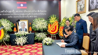 Lãnh đạo tỉnh viếng nguyên Chủ tịch Đảng Nhân dân cách mạng Lào, nguyên Chủ tịch nước Cộng hòa Dân chủ Nhân dân Lào Khamtay Siphandone