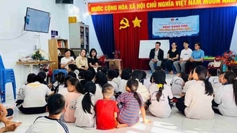 Mở lớp dạy tiếng Anh miễn phí cho trẻ mồ côi, khuyết tật ở Nha Trang