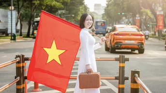 TPHCM rực rỡ cờ hoa, thu hút giới trẻ chụp ảnh kỉ niệm 50 năm thống nhất đất nước