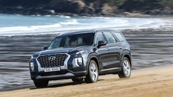 Khách hàng mua Hyundai Palisade trong tháng 4 được hỗ trợ 50% lệ phí trước bạ